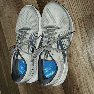 Brooks Adrenaline Running Shoe Sneakers size 9.5 Gray